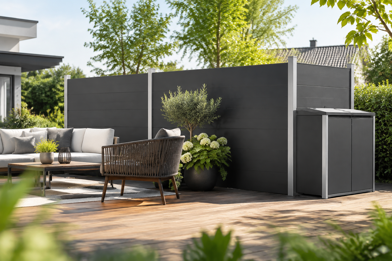 HPL-Platten im Außenbereich: Sichtschutz, Gartenhaus, Mülltonnenbox & Co. – was geht und worauf es ankommt